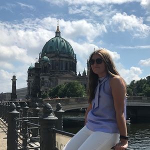 Meet your Posher, Abby